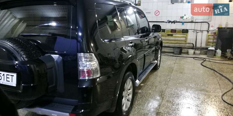 Позашляховик / Кросовер Mitsubishi Pajero Wagon 2011 в Харкові