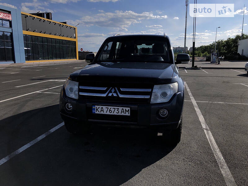 Внедорожник / Кроссовер Mitsubishi Pajero Wagon 2010 в Киеве