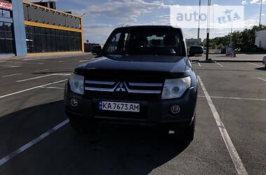 Внедорожник / Кроссовер Mitsubishi Pajero Wagon 2010 в 