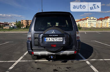 Внедорожник / Кроссовер Mitsubishi Pajero Wagon 2010 в 