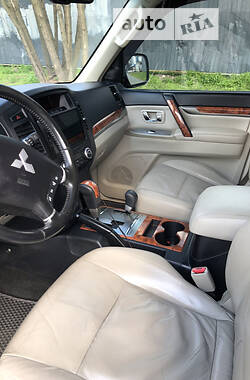 Внедорожник / Кроссовер Mitsubishi Pajero Wagon 2007 в 