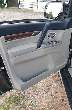 Внедорожник / Кроссовер Mitsubishi Pajero Wagon 2007 в 