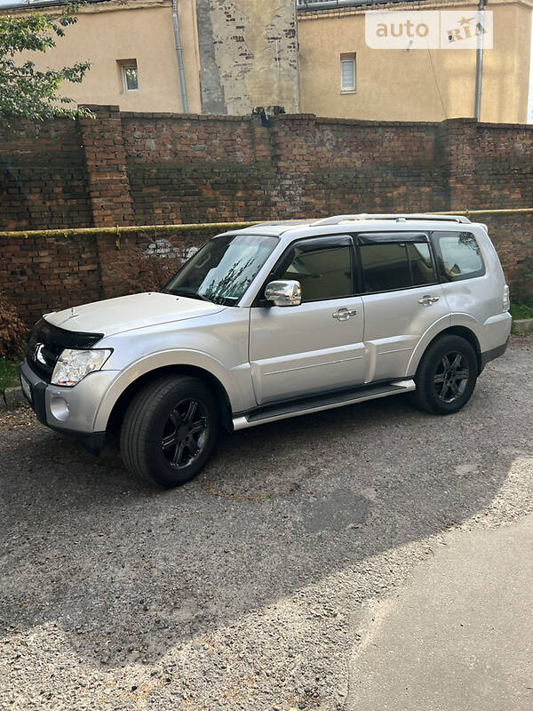 Позашляховик / Кросовер Mitsubishi Pajero Wagon 2008 в Львові