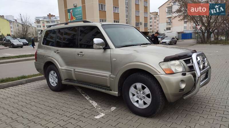 Позашляховик / Кросовер Mitsubishi Pajero Wagon 2006 в Шацьку