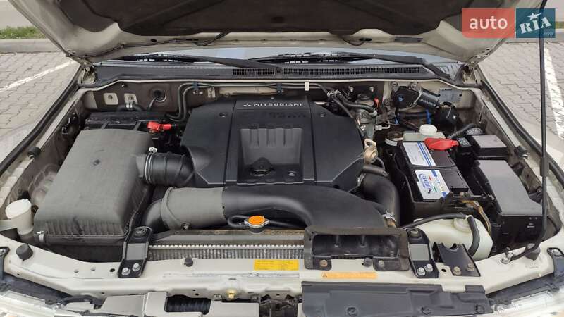 Позашляховик / Кросовер Mitsubishi Pajero Wagon 2006 в Шацьку