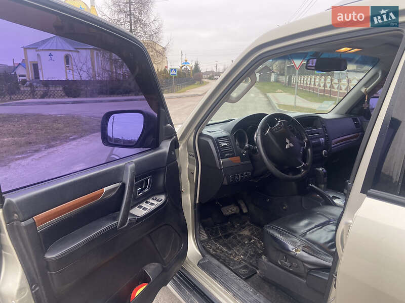 Внедорожник / Кроссовер Mitsubishi Pajero Wagon 2008 в Луцке