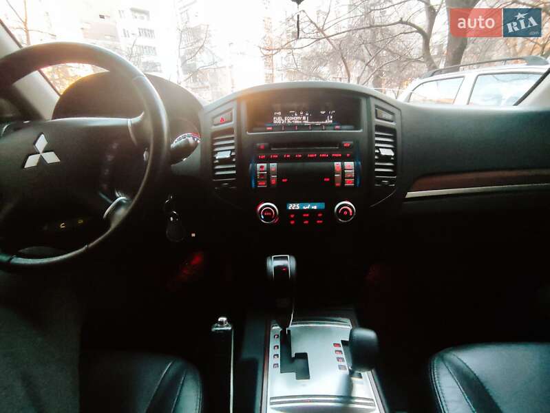 Внедорожник / Кроссовер Mitsubishi Pajero Wagon 2011 в Александрие