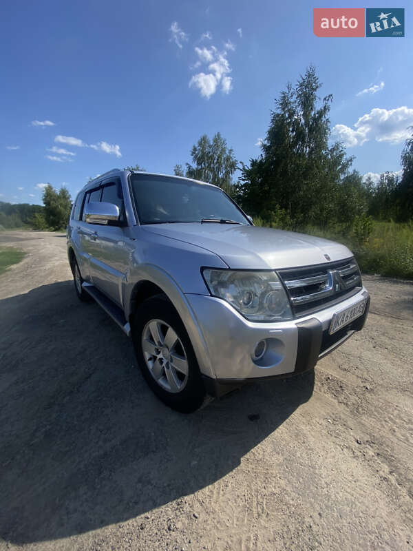 Внедорожник / Кроссовер Mitsubishi Pajero Wagon 2007 в 