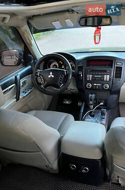 Внедорожник / Кроссовер Mitsubishi Pajero Wagon 2007 в 
