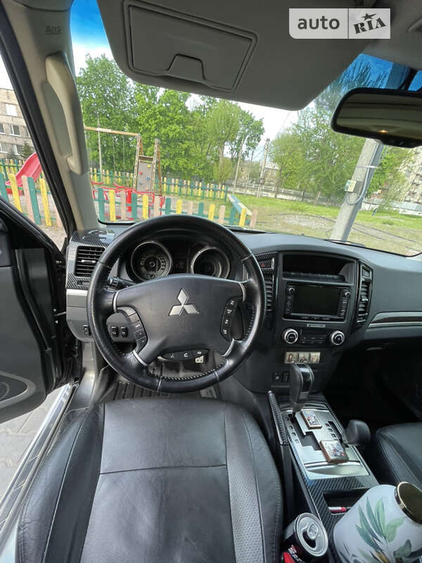 Позашляховик / Кросовер Mitsubishi Pajero Wagon 2013 в Дніпрі