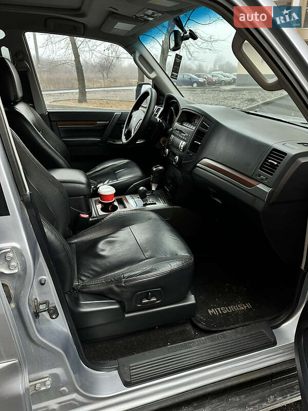 Внедорожник / Кроссовер Mitsubishi Pajero Wagon 2009 в Киеве