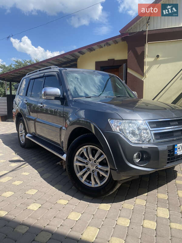 Внедорожник / Кроссовер Mitsubishi Pajero Wagon 2014 в Хмельницком