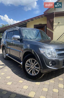 Позашляховик / Кросовер Mitsubishi Pajero Wagon 2014 в 
