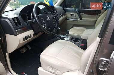 Внедорожник / Кроссовер Mitsubishi Pajero Wagon 2013 в Александрие