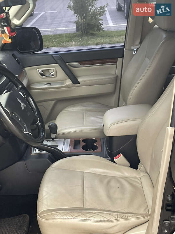 Позашляховик / Кросовер Mitsubishi Pajero Wagon 2008 в Броварах