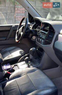 Внедорожник / Кроссовер Mitsubishi Pajero Wagon 2004 в 