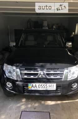 Внедорожник / Кроссовер Mitsubishi Pajero Wagon 2013 в Киеве