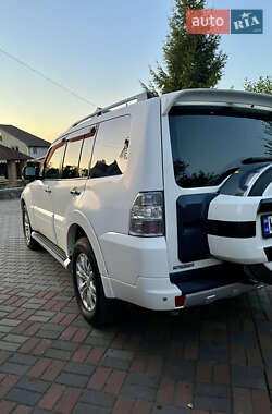 Внедорожник / Кроссовер Mitsubishi Pajero Wagon 2012 в Киеве