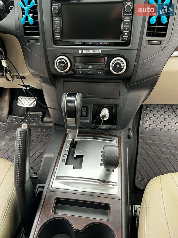 Внедорожник / Кроссовер Mitsubishi Pajero Wagon 2015 в Хмельницком