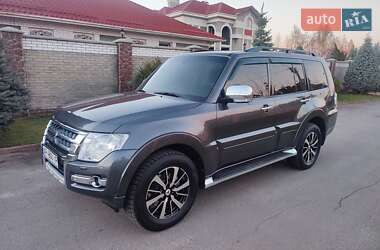 Внедорожник / Кроссовер Mitsubishi Pajero Wagon 2015 в Киеве