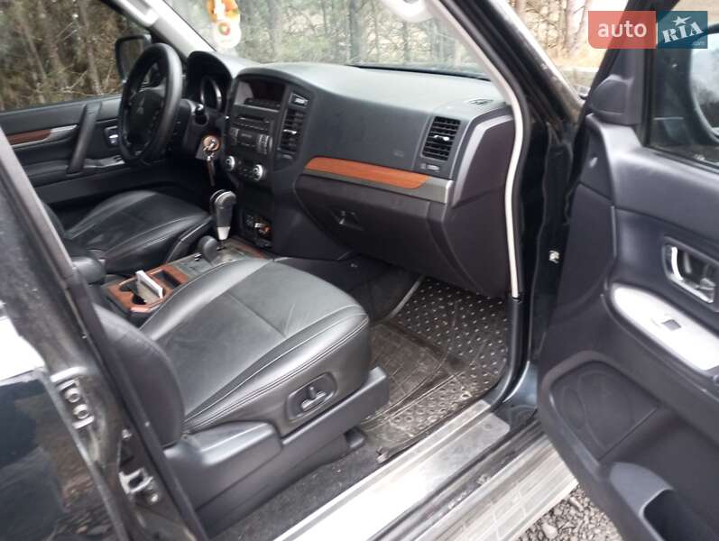 Внедорожник / Кроссовер Mitsubishi Pajero Wagon 2008 в Вараше фото 11 Внедорожник / Кроссовер Mitsubishi Pajero Wagon 2008 в Вараше