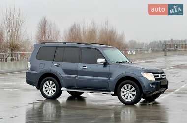 Позашляховик / Кросовер Mitsubishi Pajero Wagon 2010 в Києві