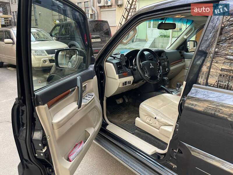 Позашляховик / Кросовер Mitsubishi Pajero Wagon 2008 в Києві фото 8 Позашляховик / Кросовер Mitsubishi Pajero Wagon 2008 в Києві