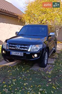 Внедорожник / Кроссовер Mitsubishi Pajero Wagon 2011 в 