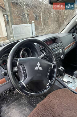 Внедорожник / Кроссовер Mitsubishi Pajero Wagon 2008 в 