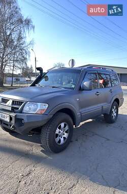 Внедорожник / Кроссовер Mitsubishi Pajero Wagon 2004 в 