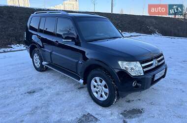 Позашляховик / Кросовер Mitsubishi Pajero Wagon 2010 в Києві