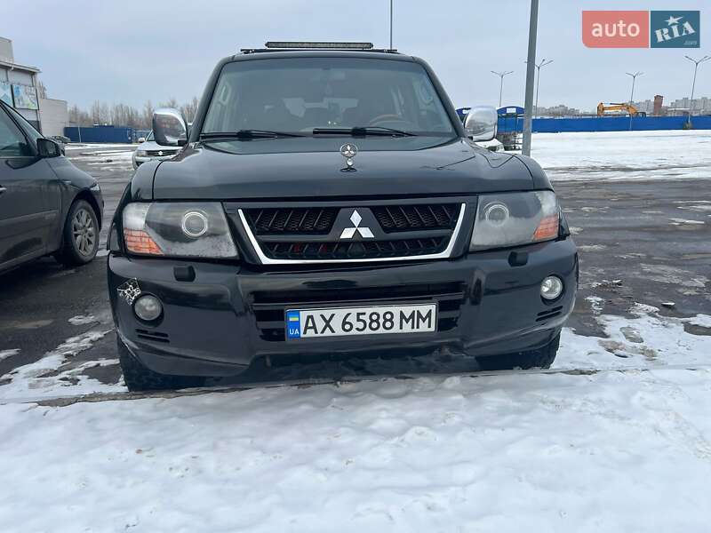 Внедорожник / Кроссовер Mitsubishi Pajero Wagon 2006 в 