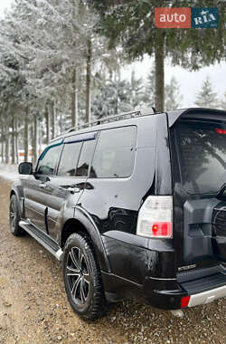 Внедорожник / Кроссовер Mitsubishi Pajero Wagon 2013 в 