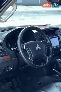 Внедорожник / Кроссовер Mitsubishi Pajero Wagon 2007 в 