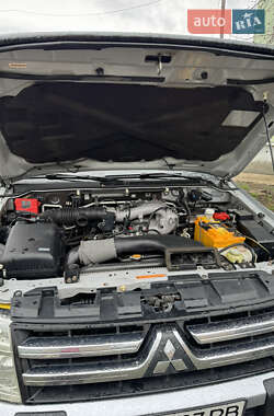 Внедорожник / Кроссовер Mitsubishi Pajero Wagon 2007 в 