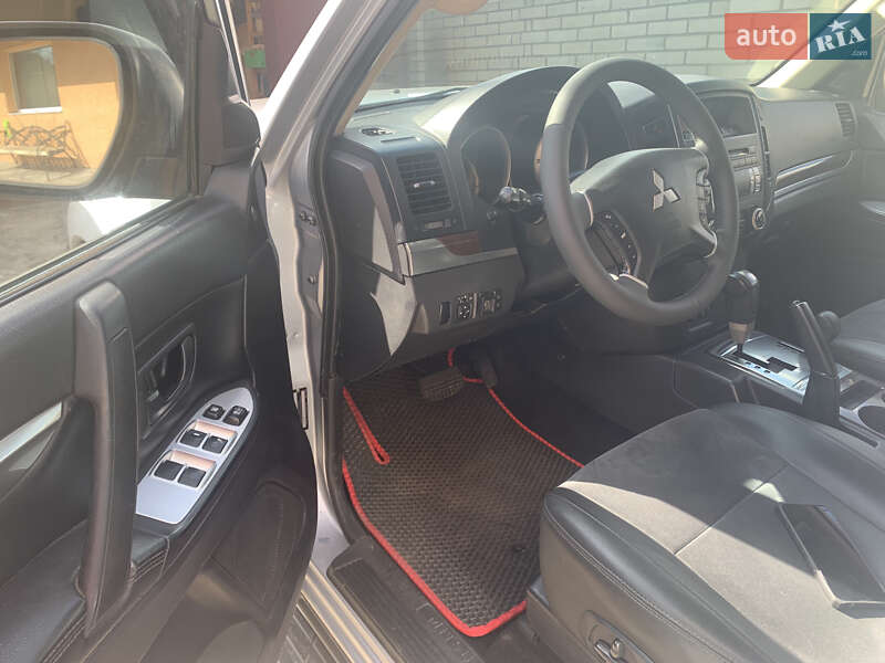Внедорожник / Кроссовер Mitsubishi Pajero Wagon 2013 в Виннице