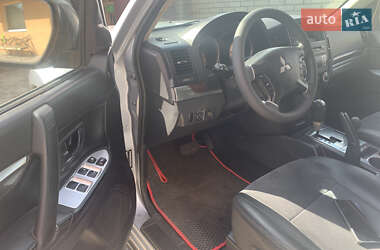 Внедорожник / Кроссовер Mitsubishi Pajero Wagon 2013 в 
