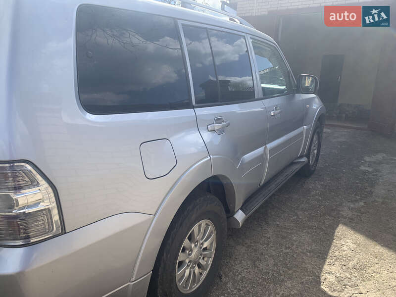 Внедорожник / Кроссовер Mitsubishi Pajero Wagon 2013 в Виннице