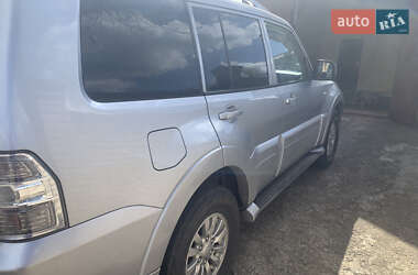 Внедорожник / Кроссовер Mitsubishi Pajero Wagon 2013 в 