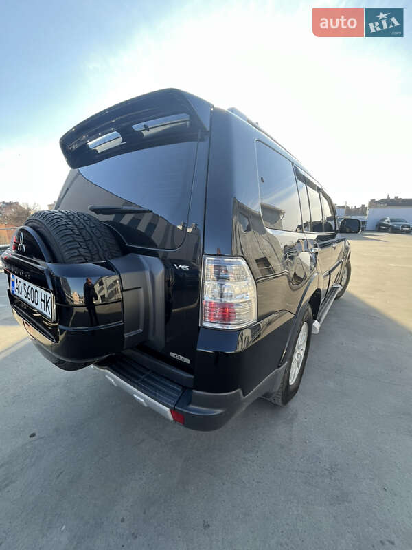 Позашляховик / Кросовер Mitsubishi Pajero Wagon 2008 в Мукачевому