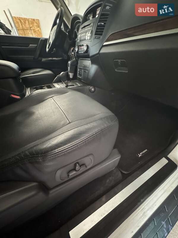 Позашляховик / Кросовер Mitsubishi Pajero Wagon 2014 в Шептицькому