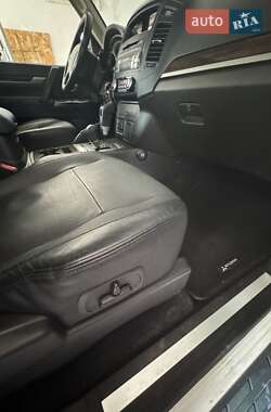 Внедорожник / Кроссовер Mitsubishi Pajero Wagon 2014 в 