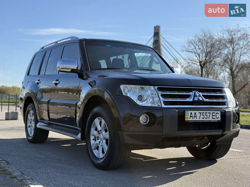 Внедорожник / Кроссовер Mitsubishi Pajero Wagon 2009 в Киеве
