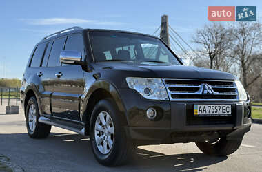 Внедорожник / Кроссовер Mitsubishi Pajero Wagon 2009 в 