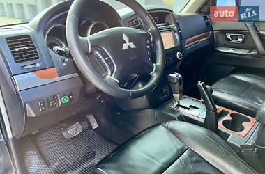 Внедорожник / Кроссовер Mitsubishi Pajero Wagon 2008 в 