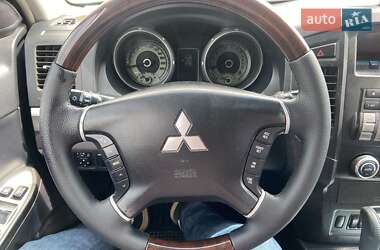 Внедорожник / Кроссовер Mitsubishi Pajero Wagon 2009 в 