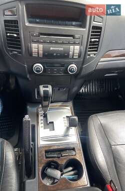 Внедорожник / Кроссовер Mitsubishi Pajero Wagon 2009 в 