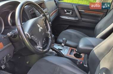 Внедорожник / Кроссовер Mitsubishi Pajero Wagon 2010 в 