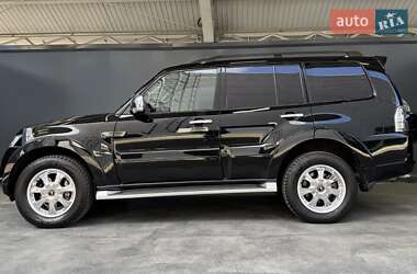 Внедорожник / Кроссовер Mitsubishi Pajero Wagon 2012 в 