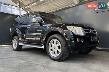 Внедорожник / Кроссовер Mitsubishi Pajero Wagon 2012 в 